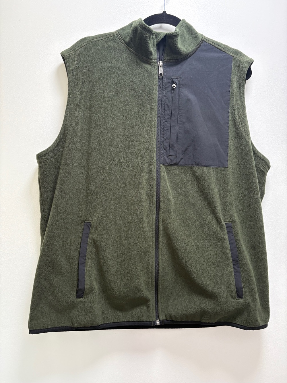 Duluth Trading Co.  Olive Green Men’s Fleece Vest with Black Chest Panel